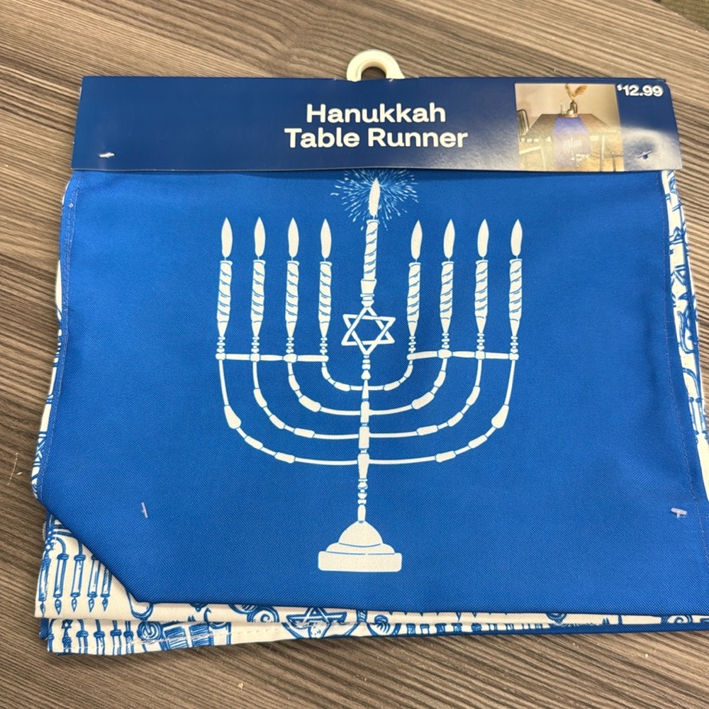 Hanukkah Table Runner blue white new in excellent condition